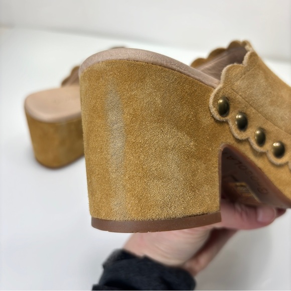 Chocolat Blu Gemini Scalloped Studded Tan Suede Heeled Clogs Size 6 - Picture 9 of 15